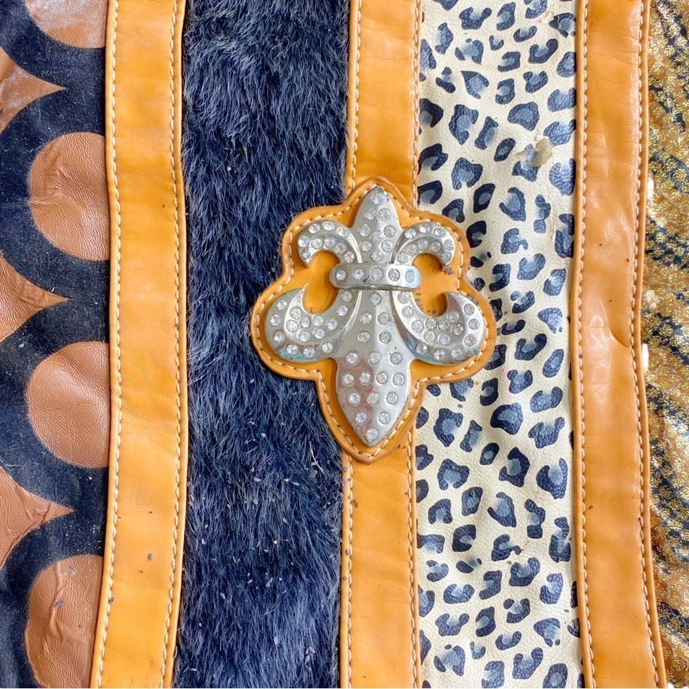 Large Safari Design Purse​ - Picture 2 of 5